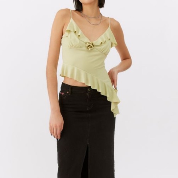 BNWT UO ROSE GARDEN ASYMMETRICAL TOP - LIME GREEN - Picture 6 of 7